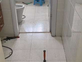 卫生间漏水到楼下怎么办？5个高频漏点排查与免砸砖修复指南