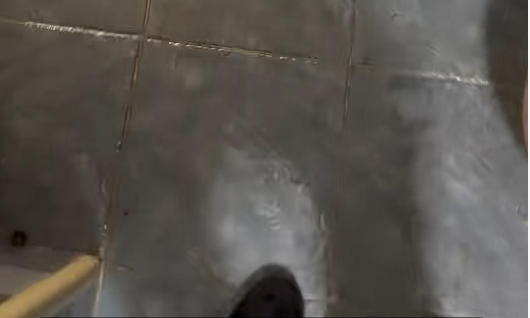 防水质保期内渗水返修，是否需要另行支付材料费用
