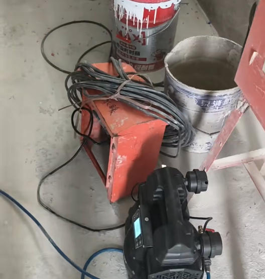 屋面卷材老化渗水，局部修补和整体重做怎么选更划算
