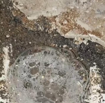 卫生间暗管渗水，如何避免大面积砸砖维修?
