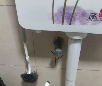 被多数人忽略的漏水盲区：下水检修口慢性渗损维修避坑指南