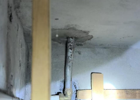 房屋漏水别瞎砸!新手分层排查技巧，精准区分明漏暗漏根源