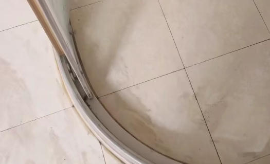 外墙渗水返潮到内墙：整体防水与裂缝注浆该怎么选